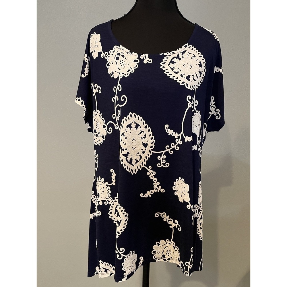Women's Navy and White Paisley Floral Top Size Large Short Sleeve Round Neck